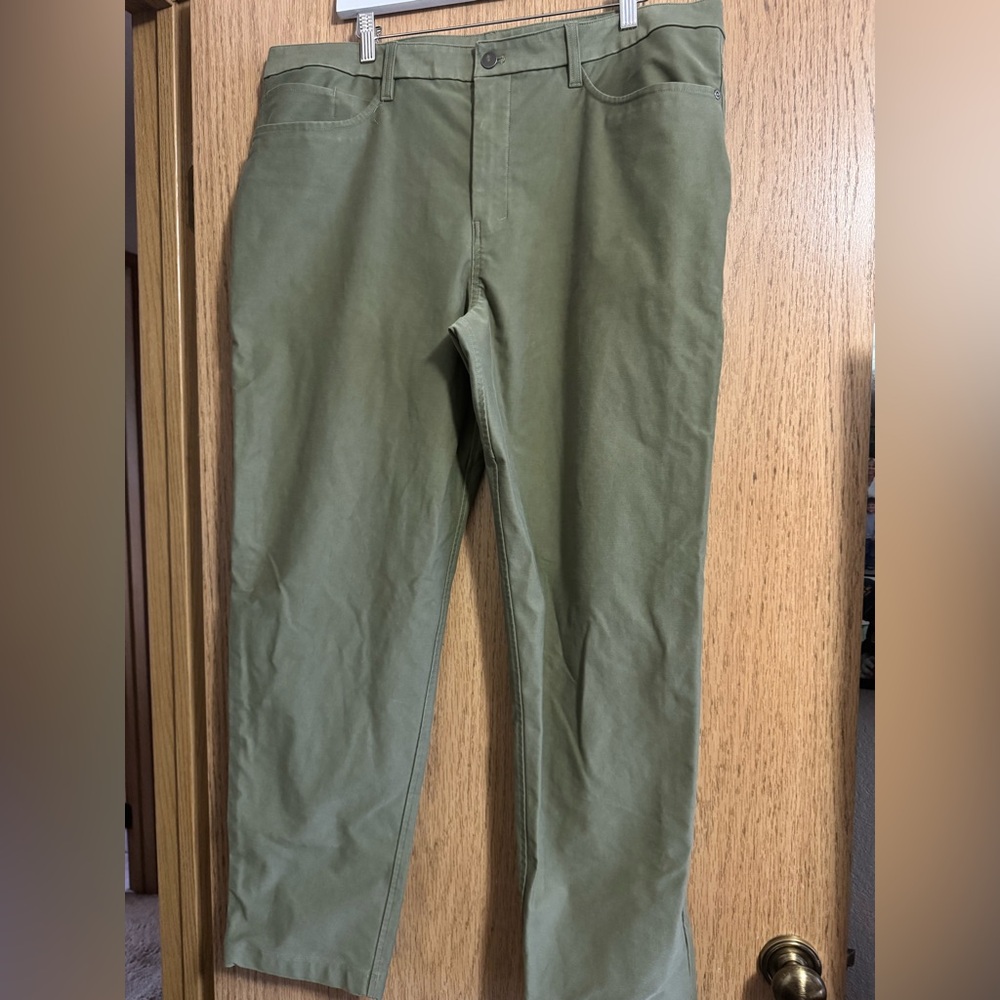 Lululemon Athletica Men's Sage Green Pants